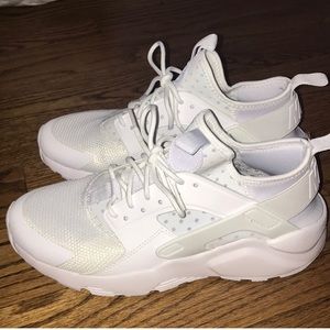 Brand new Nike huarache 7 in men’s 8.5-9 in womens